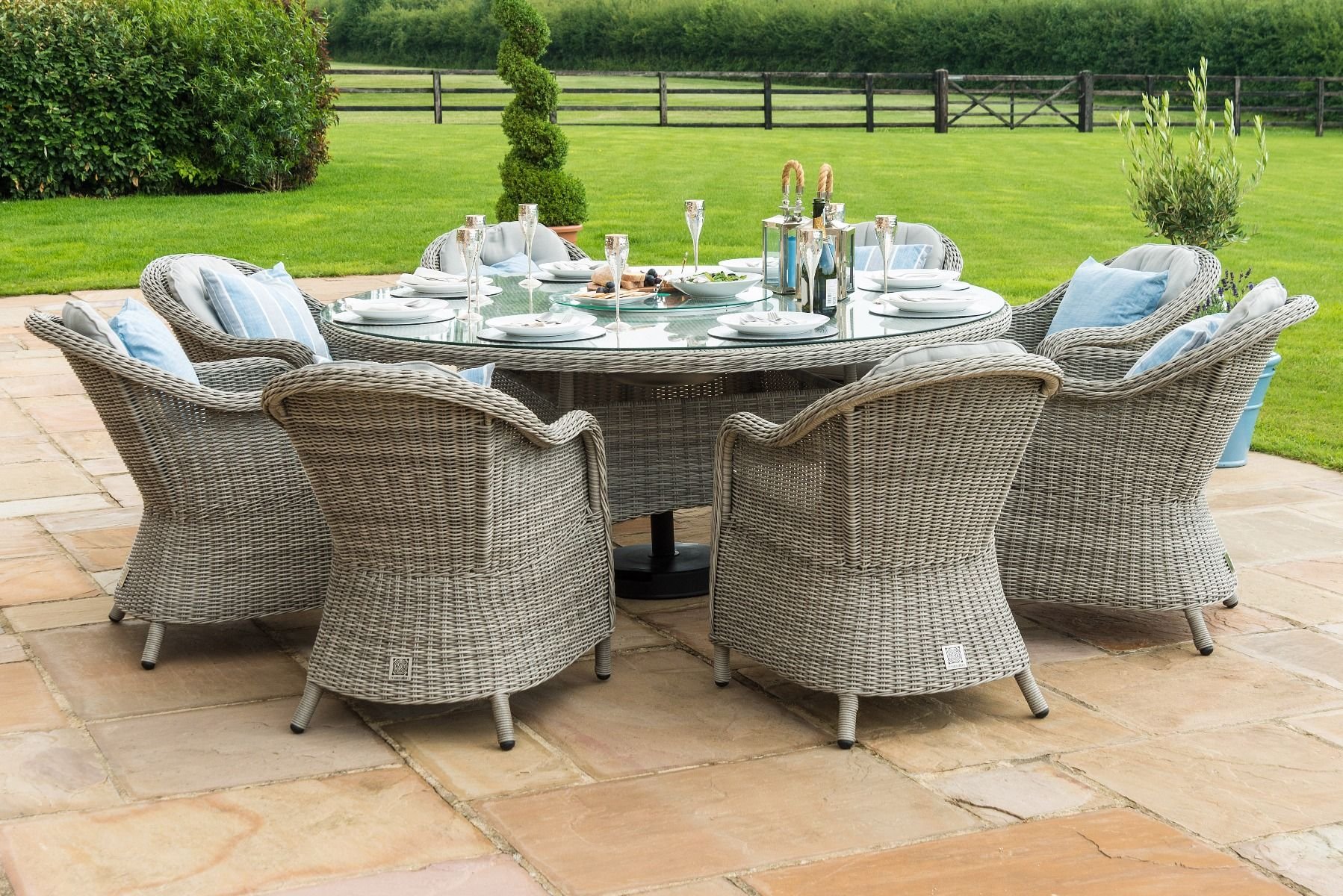 Maze Rattan Oxford 8 Seat Round Ice Bucket Dining Set With Heritage Chairs The Clearance Zone